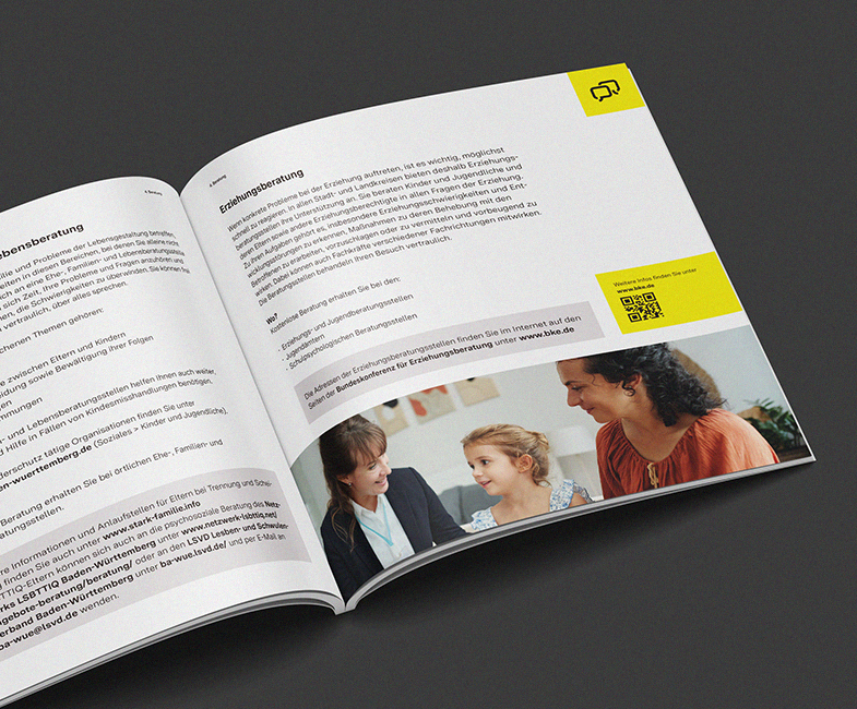 Quadratische Broschüre Mütter und Väter in Baden-Württemberg